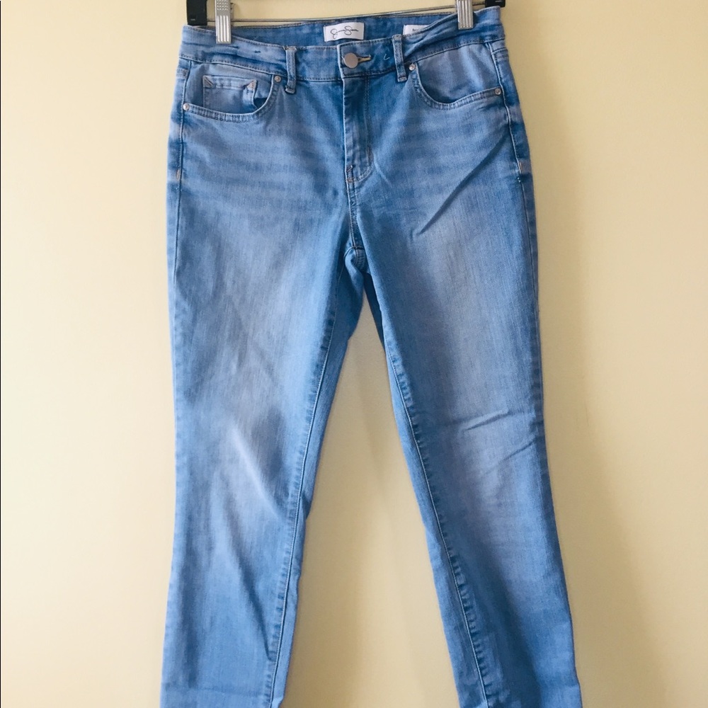 Jessica Simpson Light Wash Cropped Women’s Jean